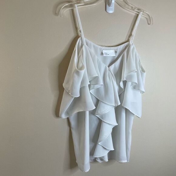 The Room| Cascading| Ruffle| Cold shoulder| Lightweight| large - Picture 9 of 15